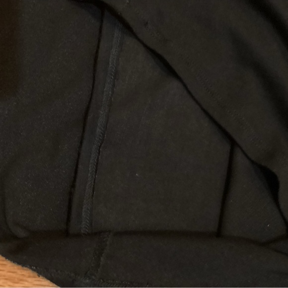 Elegant Black Sleeveless Dress - Picture 5 of 6